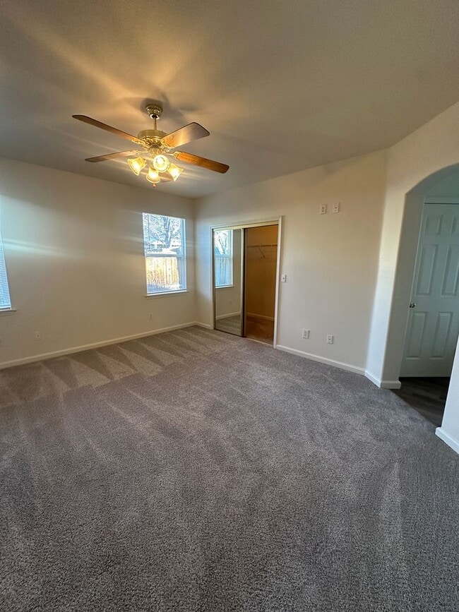 Building Photo - Charming Chichester Home