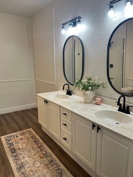 Master Bathroom - 2765 Via Cipriani St