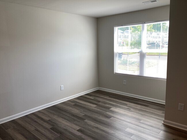 Building Photo - 565 Hampton Townes Dr