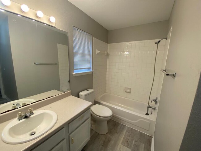 Building Photo - 5710 Lark Creek Dr