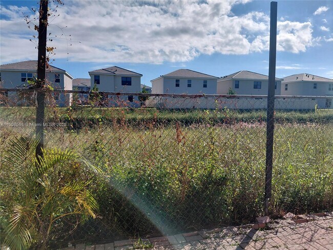 Building Photo - 83 NE 13th Ave