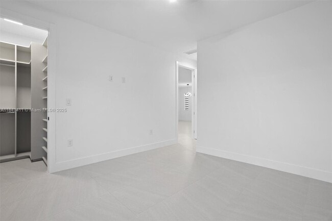 Building Photo - 917 SW 78th Pl