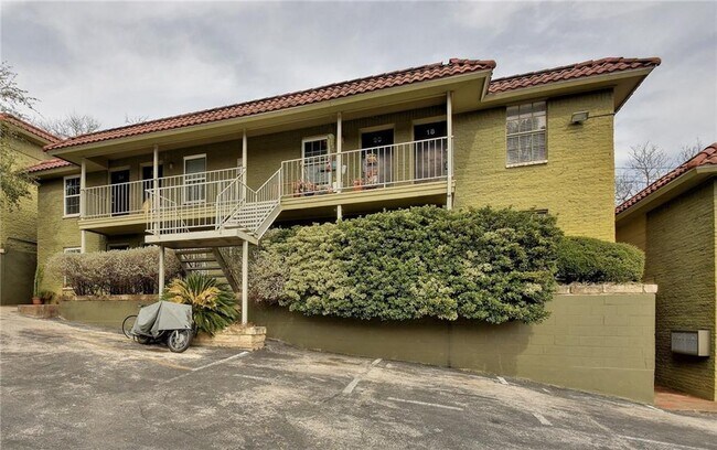 Building Photo - 2302 East Side Dr