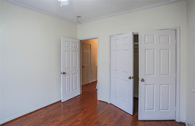 Building Photo - 9400 Bellaire Blvd