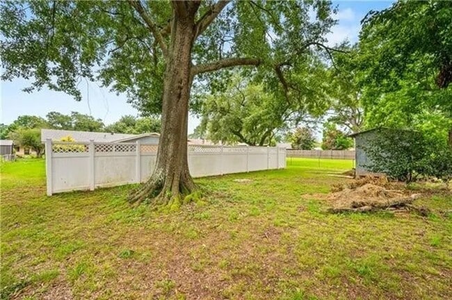 Building Photo - Single Family Residence