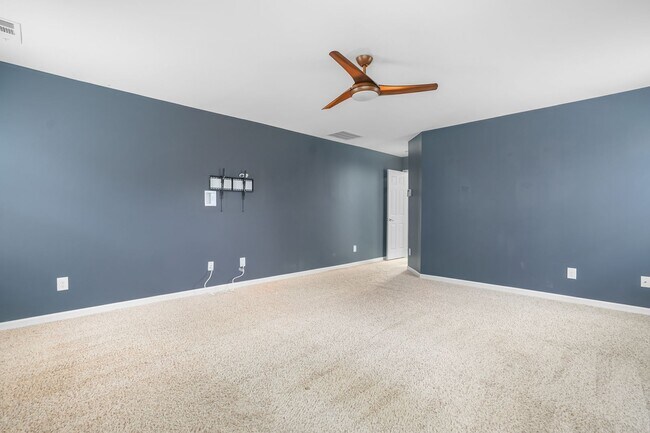 Building Photo - 2040 Towering Oaks Drive