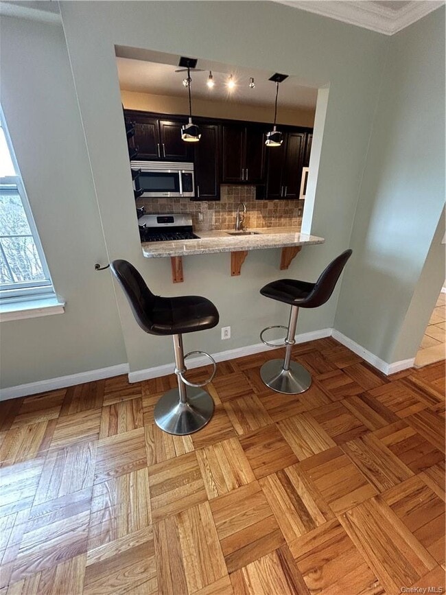 Building Photo - 220 Pelham Rd