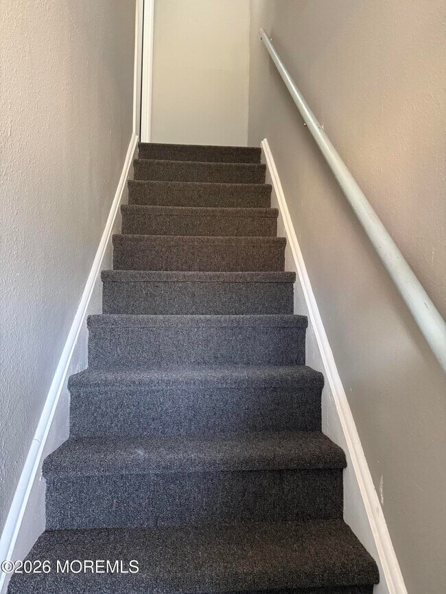 Building Photo - 5 Juniper Ln