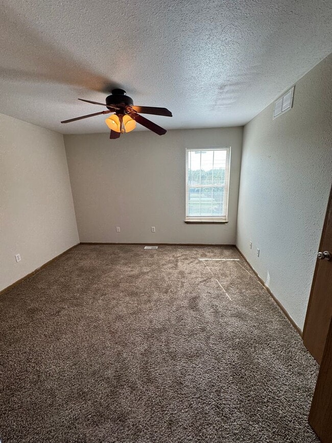 Building Photo - 5009-5011 Alpine Ridge Dr.