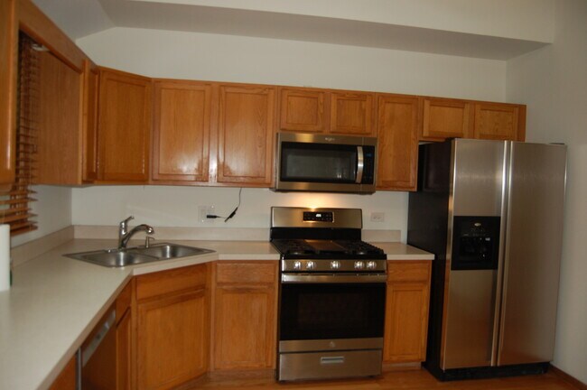 Building Photo - 3S572 Haylett Ave