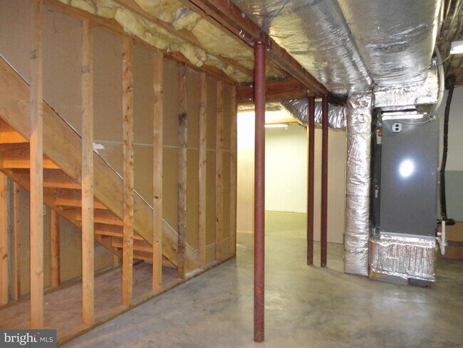 Building Photo - 814 Rustic Ln