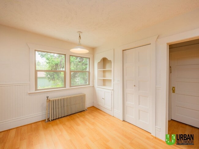 Building Photo - Spacious 4-Bedroom Home with 2-Car Garage, Basement Storage & Flexible Living Space in North Spokane