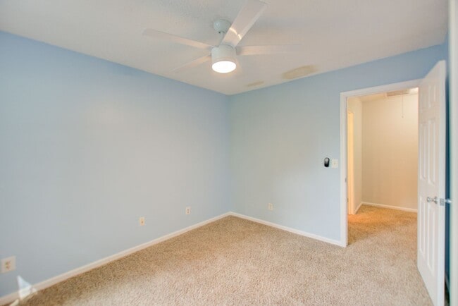 Building Photo - 2 Bed, 2 Bath Centrally Located Condo in G...