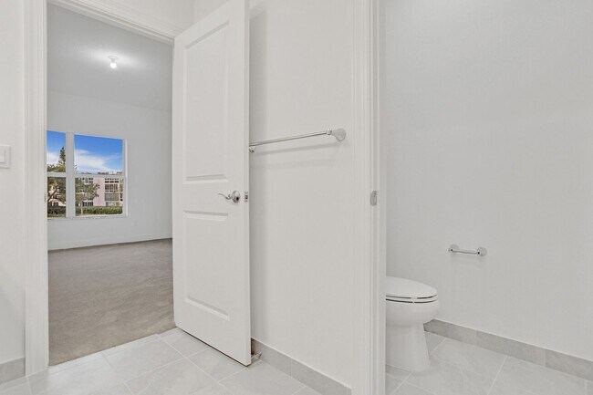 Building Photo - 585 Sanderling Cir