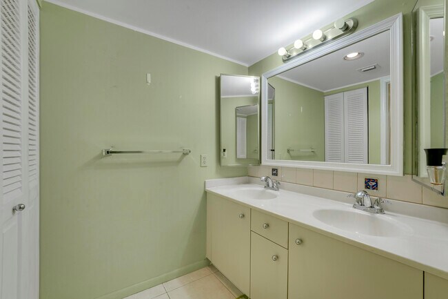 Building Photo - 3305 Aruba Way
