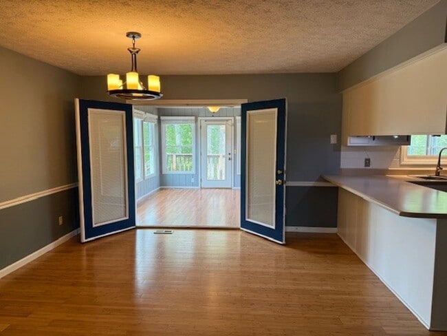 Building Photo - 3 Bedroom / 2.5 Bathroom - Home in Cookeville!