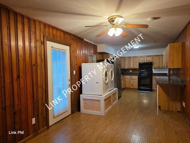 Building Photo - 3731 Knollwood Dr