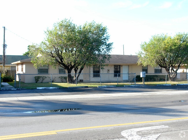 Building Photo - Southpoint Crossing (FL)