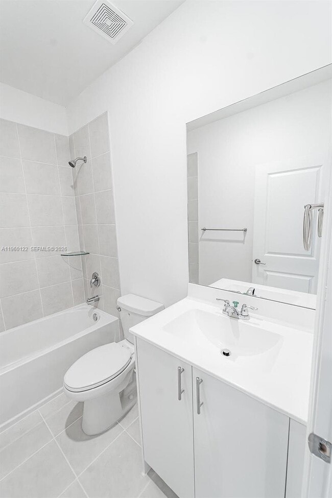 Building Photo - 2620 SE 28th Dr