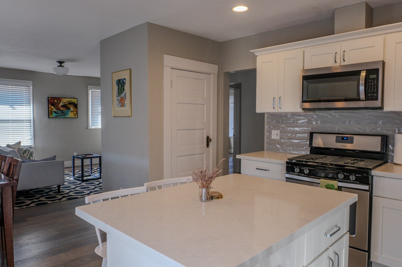 Building Photo - 5532 N Haight Ave