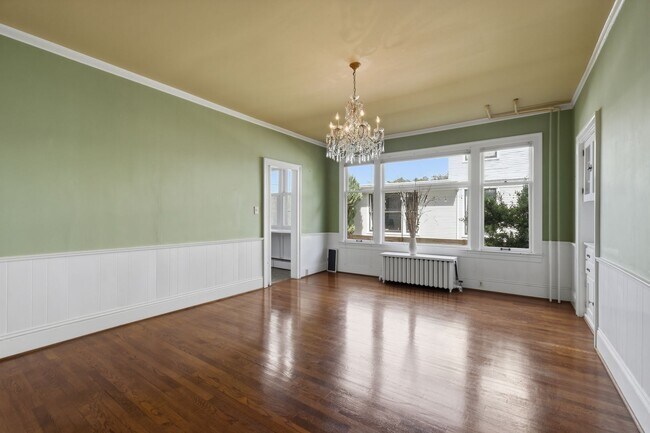 Building Photo - 5Bd/2.5Ba Everett Home