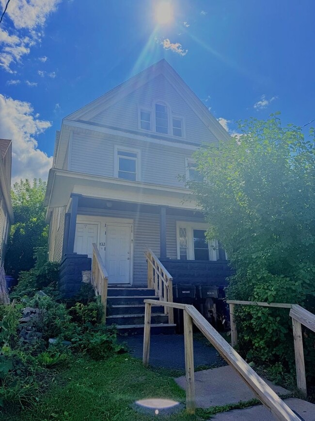 Building Photo - 1123 W Belden Ave
