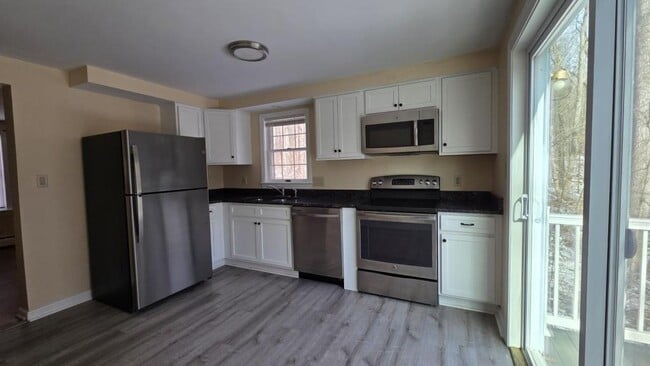 Building Photo - 27 N Main St