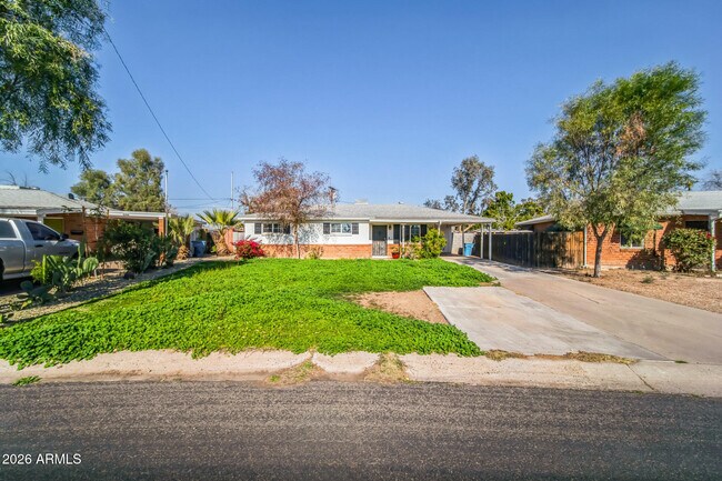 Building Photo - 2320 W Whitton Ave