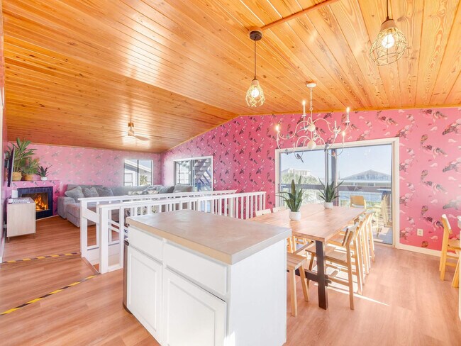 Building Photo - 5537 Pelican Way