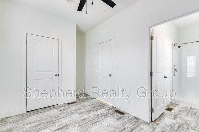 Building Photo - 15914 Dauchy Ave