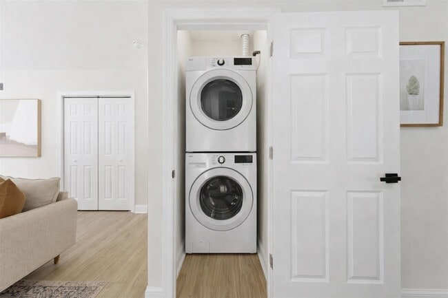 Building Photo - 414 6th St