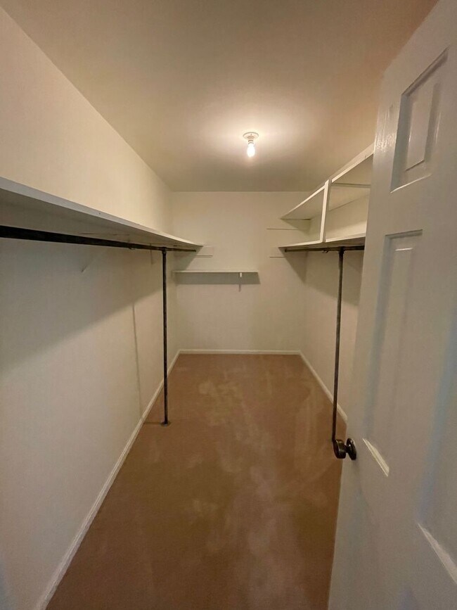 Building Photo - Large 4/4 House in Maplewood $2,650