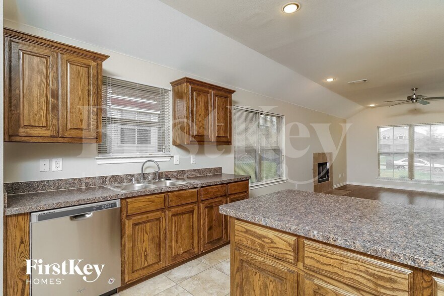 Building Photo - 615 Hearthstone Dr
