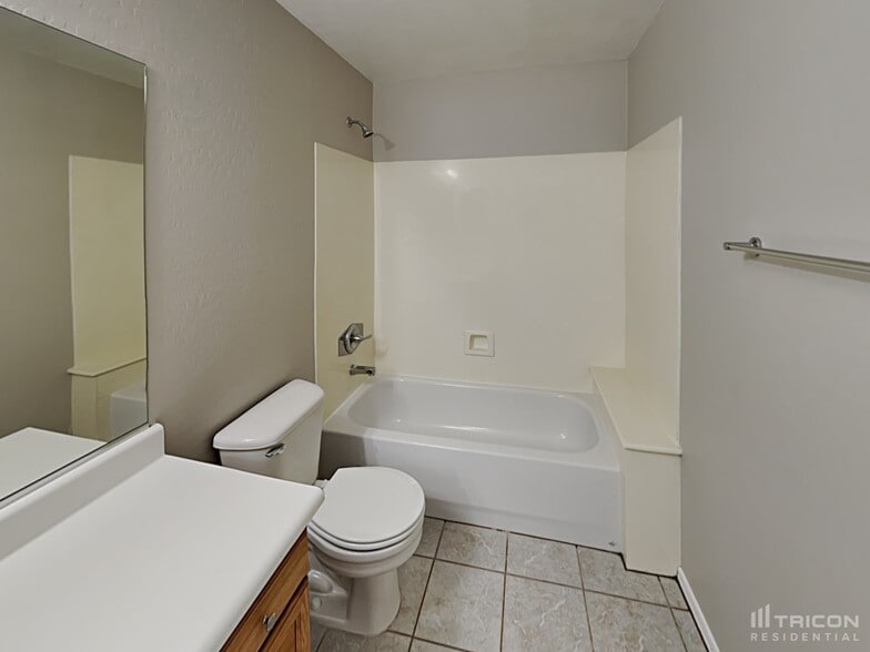 Building Photo - 43766 Elm Dr