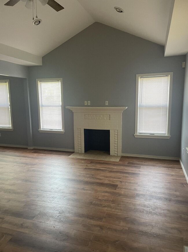 Building Photo - 329 N 8th St