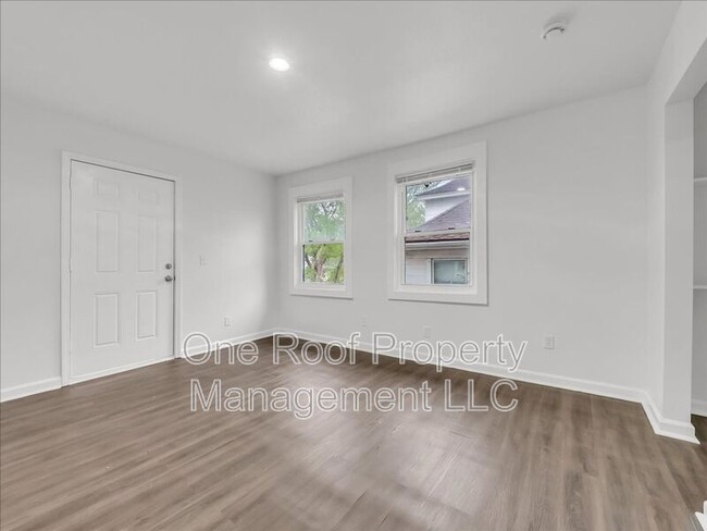 Building Photo - 324 N Hardesty