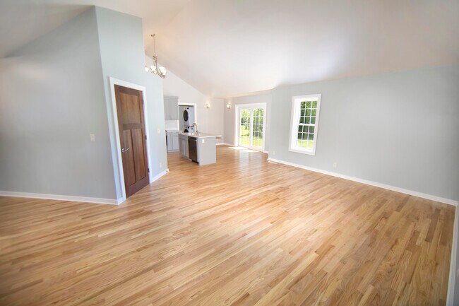 Building Photo - 1255 Westwood Dr