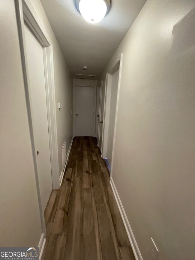 Building Photo - 150 S Meadowcliff Cir