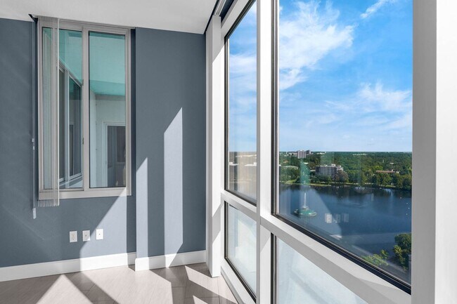 Building Photo - “Luxury, Location, Lifestyle — All at The Waverly”