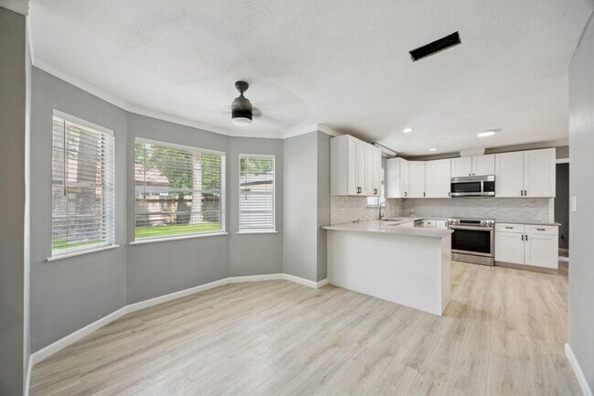 Building Photo - 553 Cane River Ln
