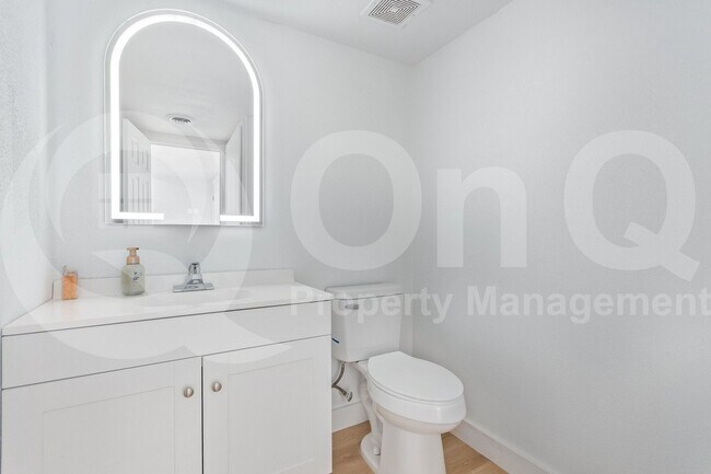 Building Photo - 3526 W Dunlap Ave