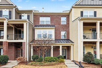 Building Photo - Spacious and Well Maintained Townhome in Austin Creek