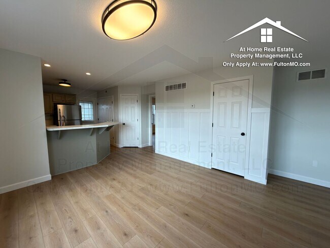 Building Photo - Greystone Court Duplex 1011-1013