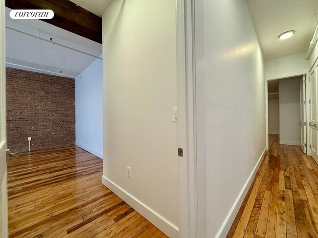 Building Photo - 275 Conover St