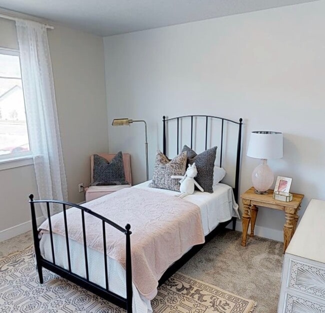 Building Photo - Luxury Townhome For Rent - Four Bedrooms!!