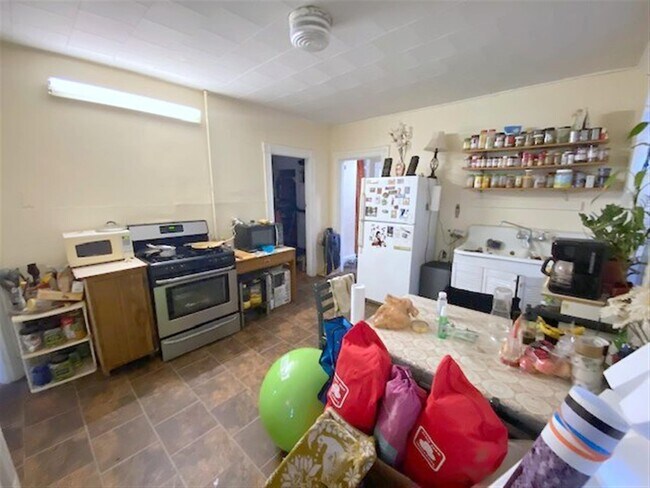 Building Photo - 62 Eustis St