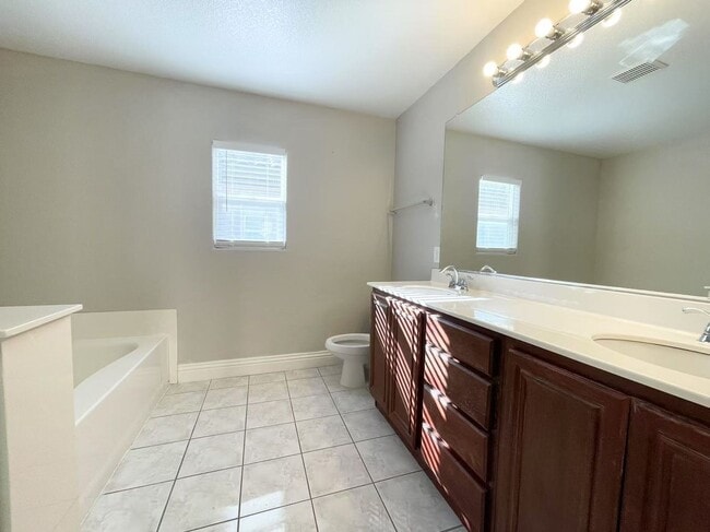 Building Photo - Nice two-story home with 4 bedrooms