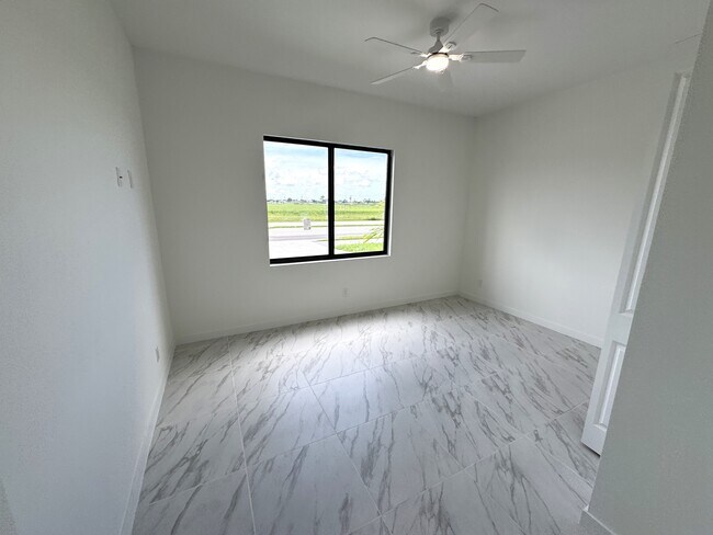 Building Photo - 1247 Kismet Pkwy