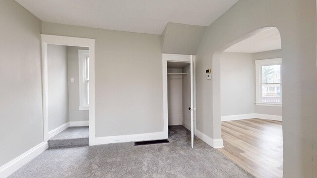 Building Photo - Lorain/W.73 neighborhood, updated 3 bed/1 bath single family house.