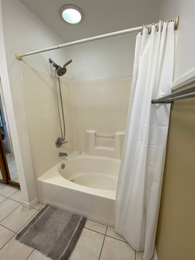 Large tub - 777 Stephens Avenue